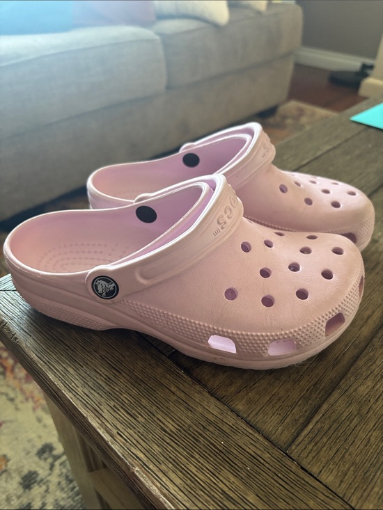 CROCS Shoes - CROCS Classic Clog in Light Pink